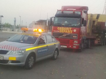 Autostrada A4, paralizată de două transporturi agabaritice